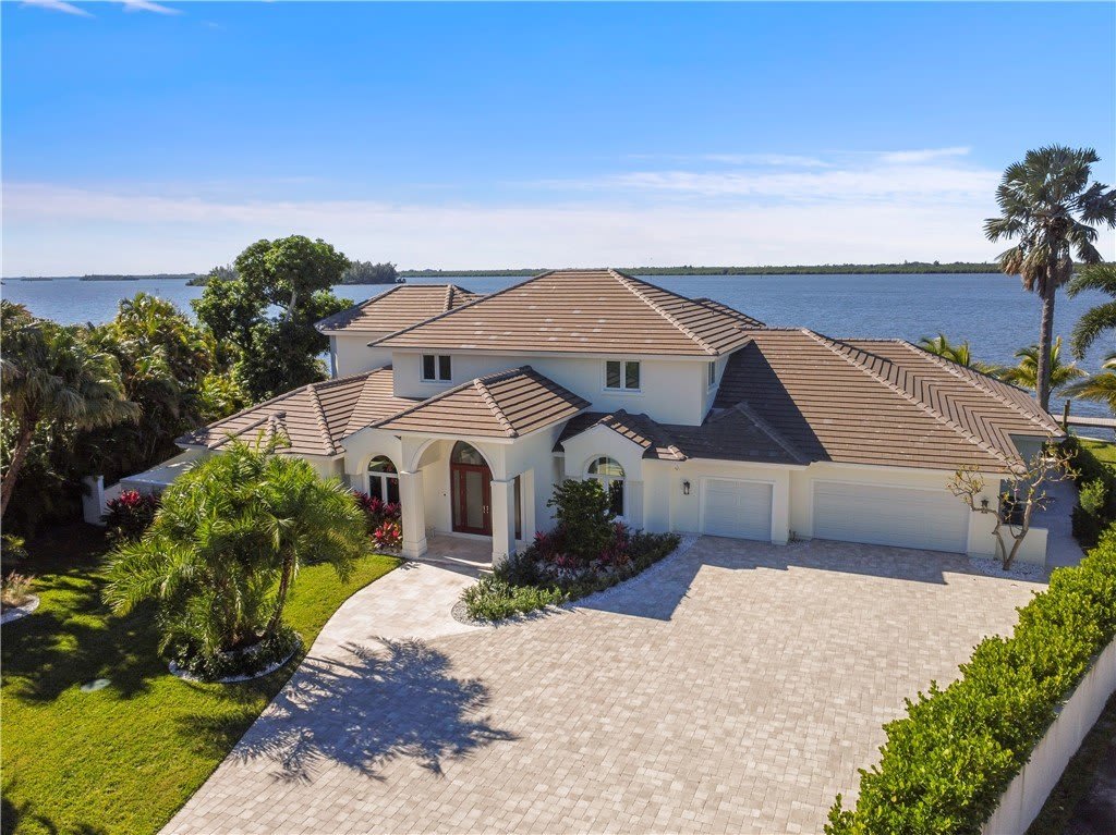 526 Point Lane – photo 2