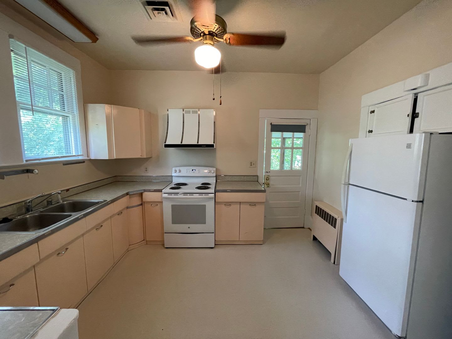 Spacious 4BR, 3BA Colonial Home for Rent – 3017 N 3rd St – photo 3