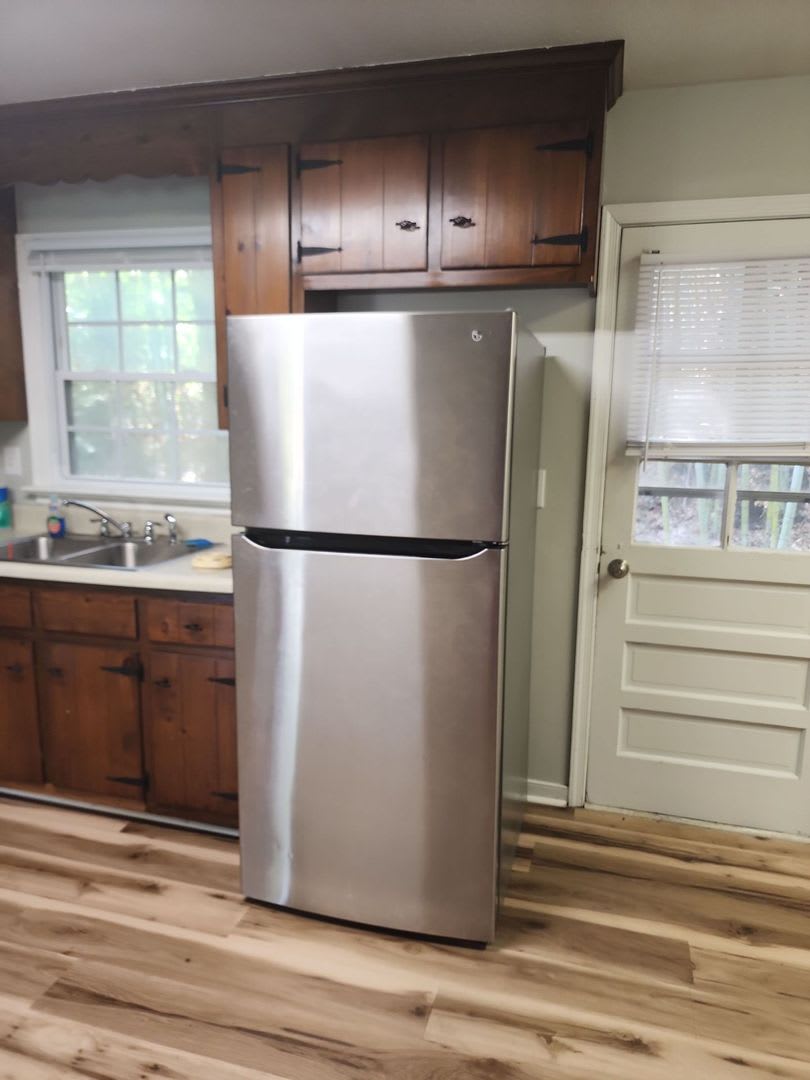 Coming Soon! Charming 3-Bedroom Home in Woodhaven Shores! – photo 4