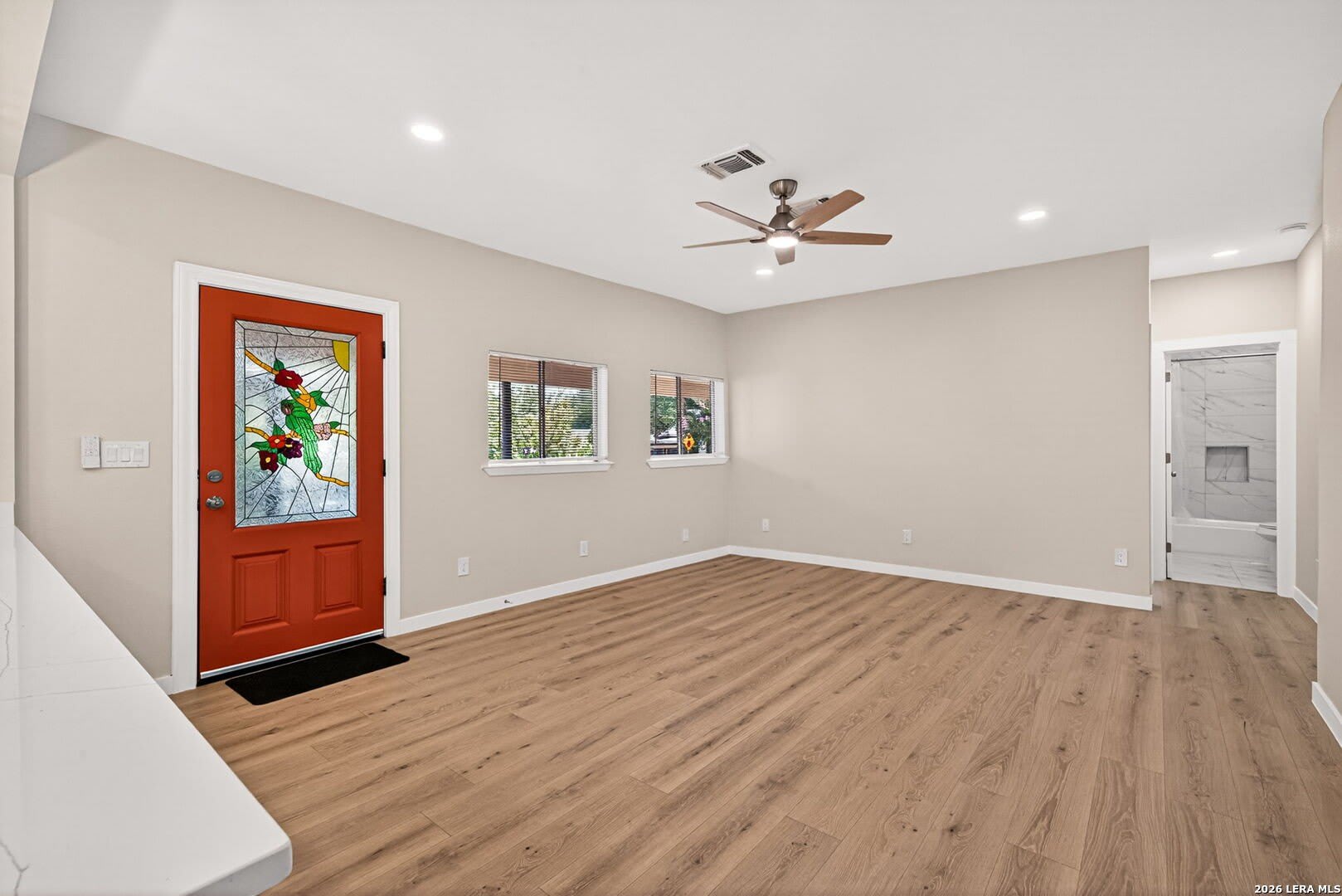 631 E Mistletoe – photo 4