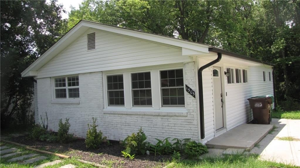 1505 Cook Street – photo 1