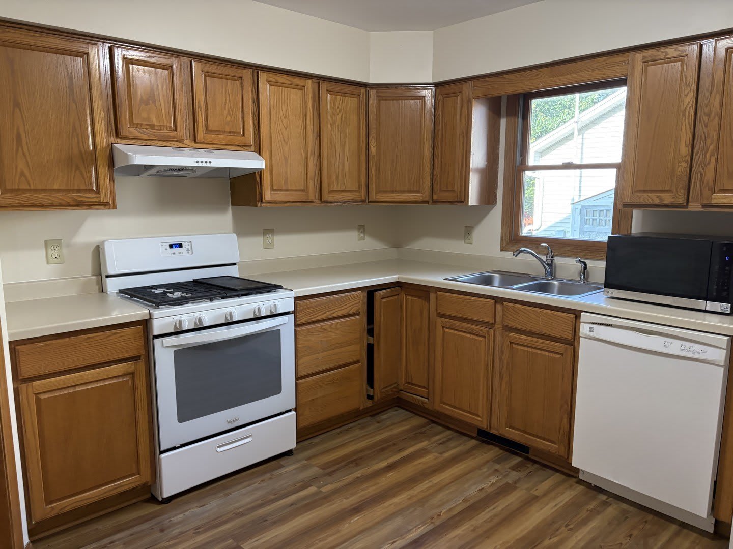 655 Hill Street – photo 3