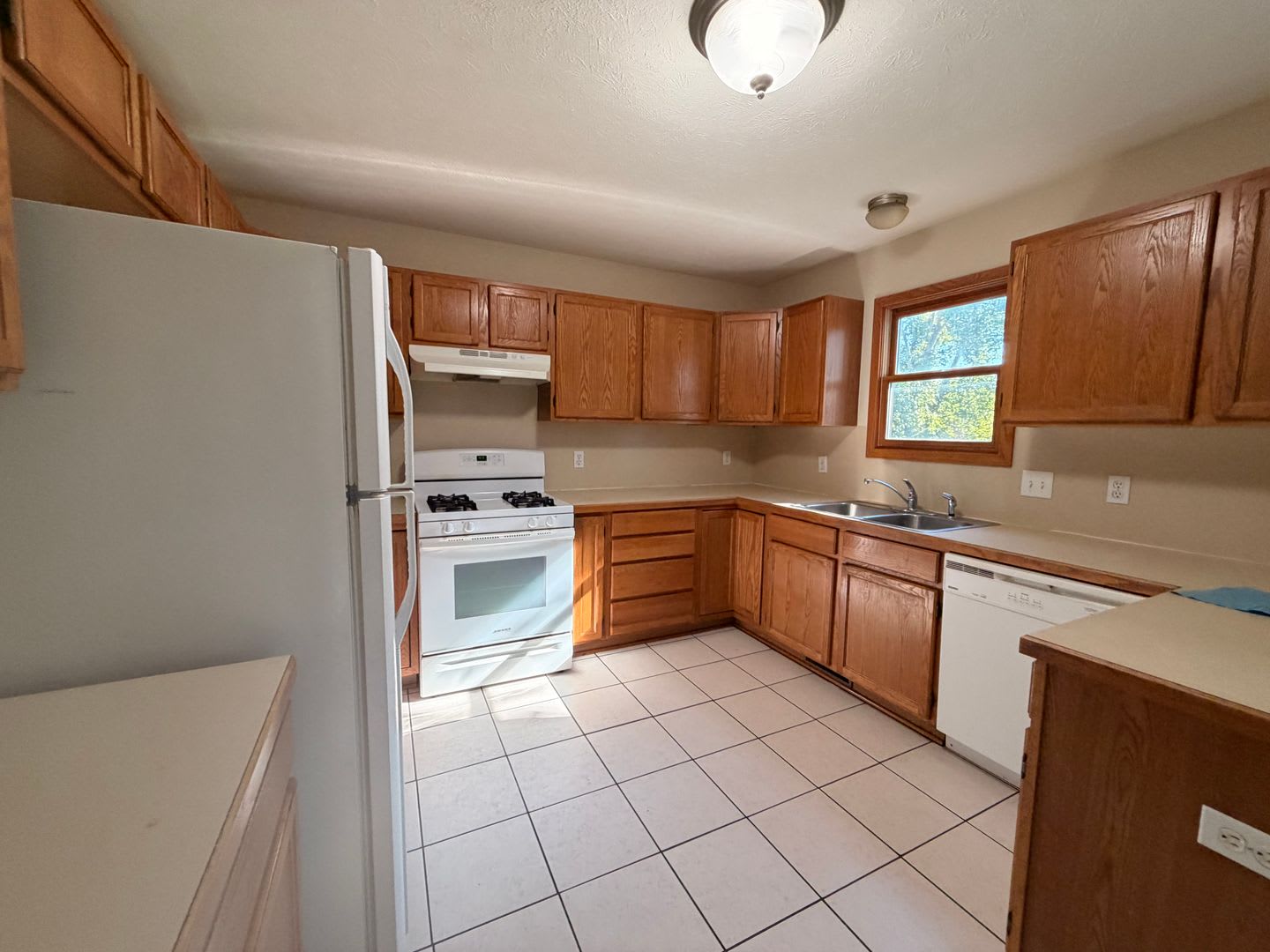 Charming 3 Bedroom – photo 4