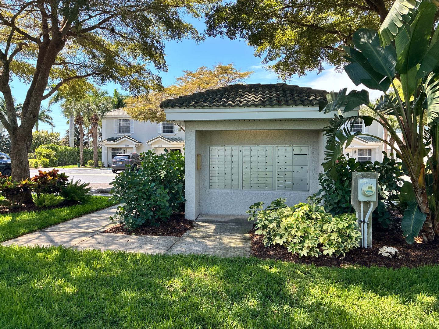 2 Bed, 2.5 Bath Townhome – $500 OFF Your First Month's Rent! – photo 1