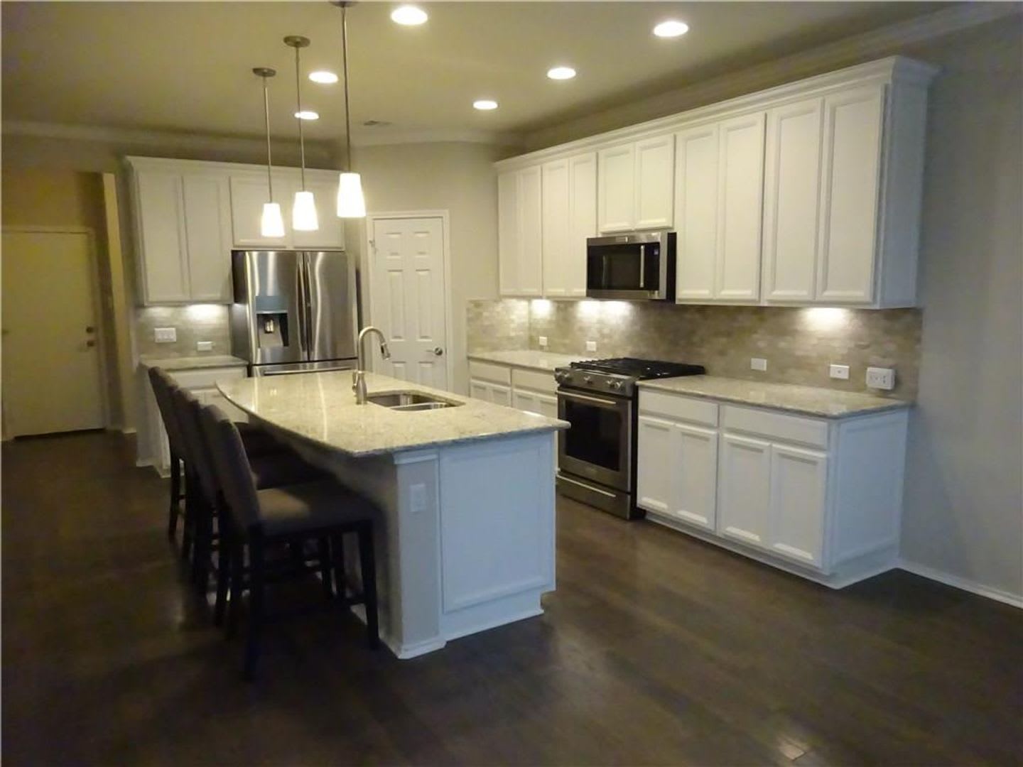 Large Three Bedroom Home Near Mary Moore Searight Park – photo 2