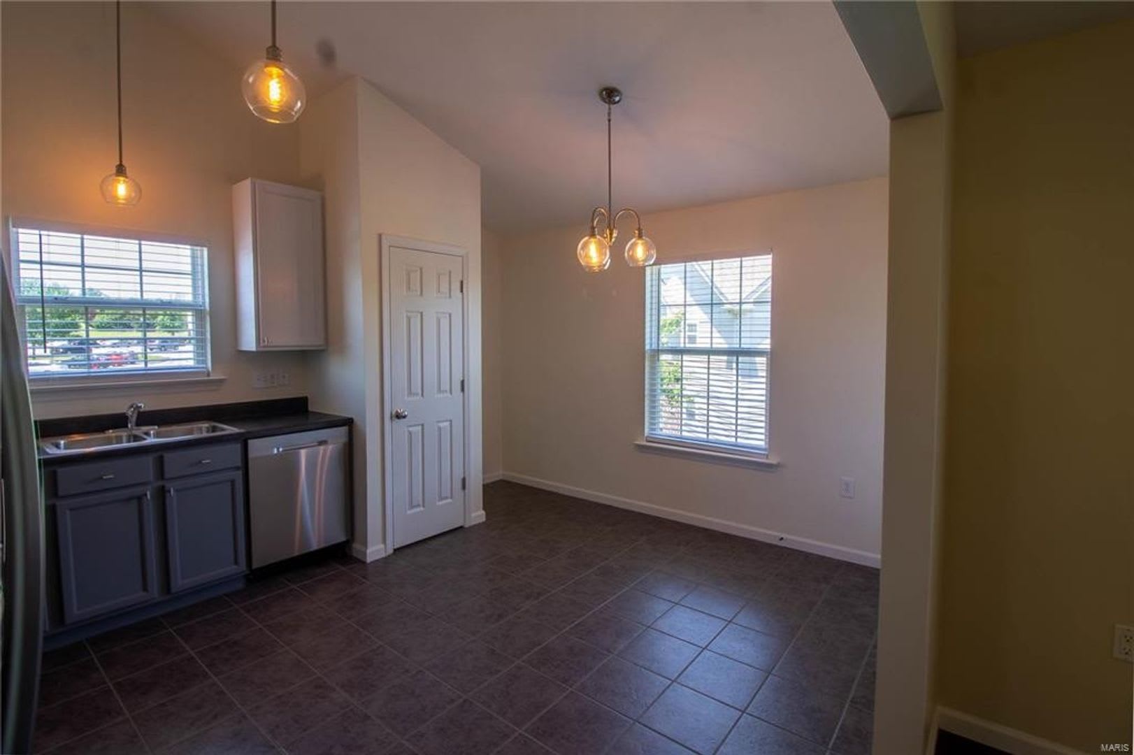 Beautiful 2 bedroom 2 bathroom condo in St. Peters – photo 4