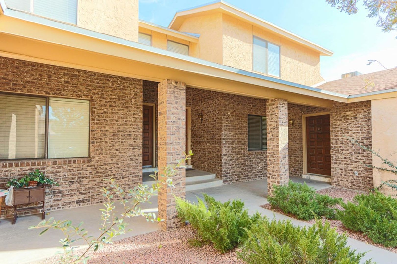 Cozy Townhome off Lee Trevino! – photo 1