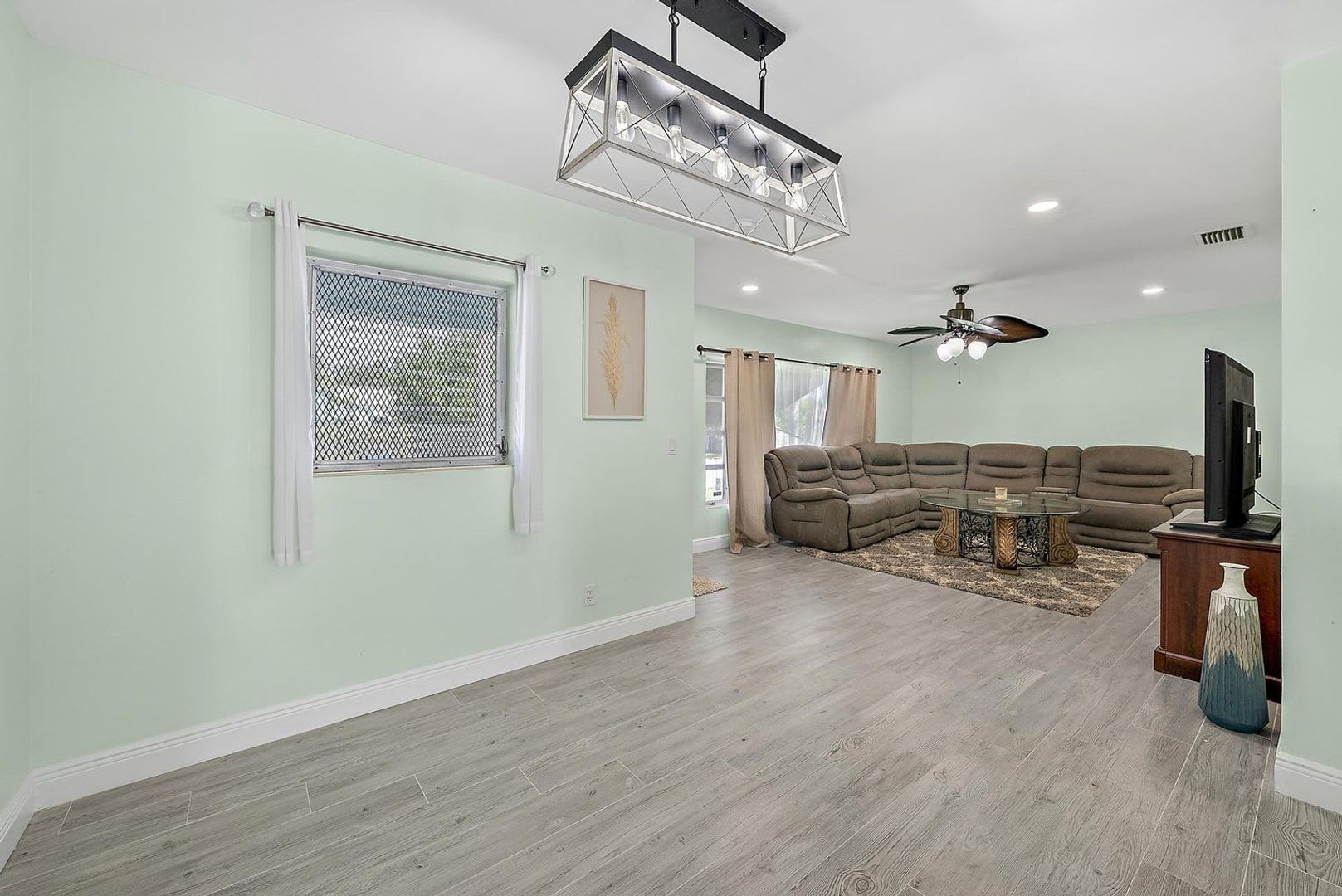135 E 28th Street, Riviera Beach, FL 33404 – photo 2