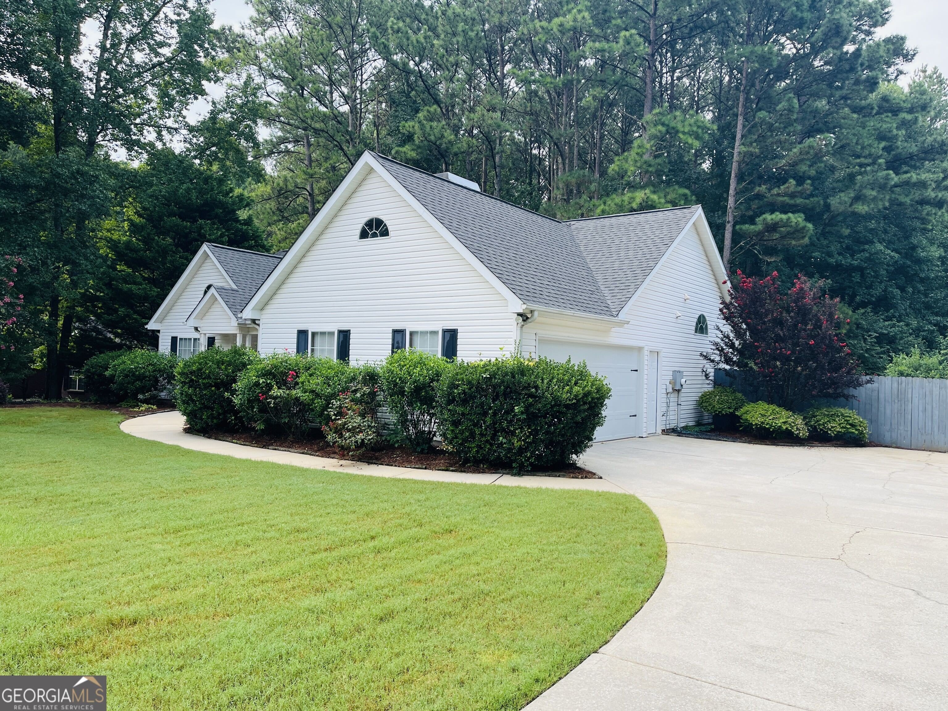145 Riverside Drive – photo 2