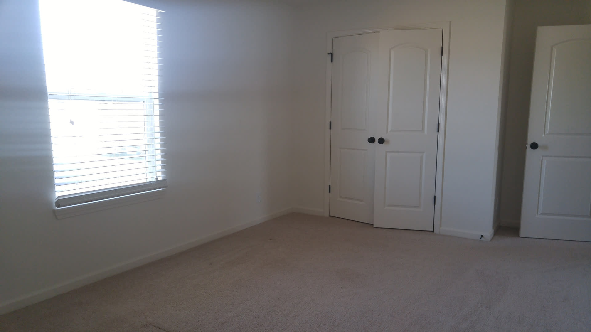 Modern 4 Bedroom, 2.5 Bath West Side Single Family Home – photo 4