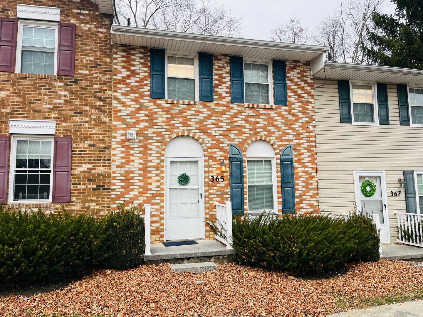 2 Bedroom, 1.5 Bath Townhouse – photo 1