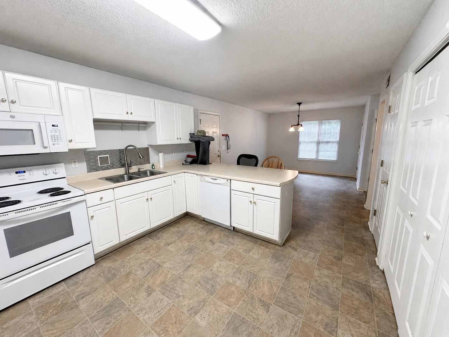 SPACIOUS 3-BEDROOM HOME NEAR CLEMSON UNIVERSITY – photo 4