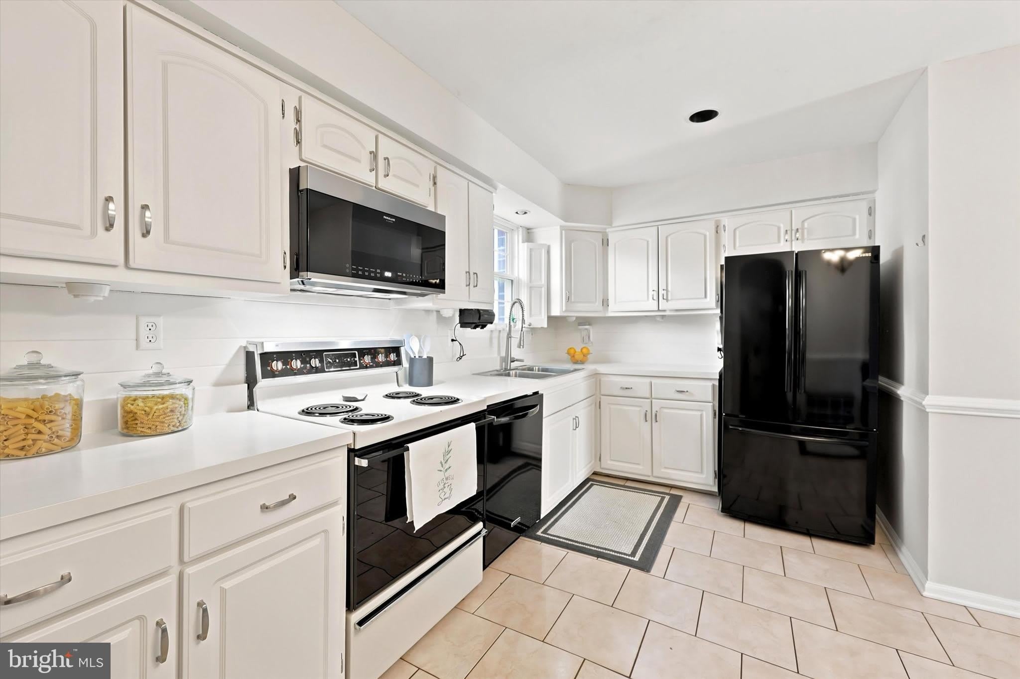736 VILLAGE Lane – photo 2