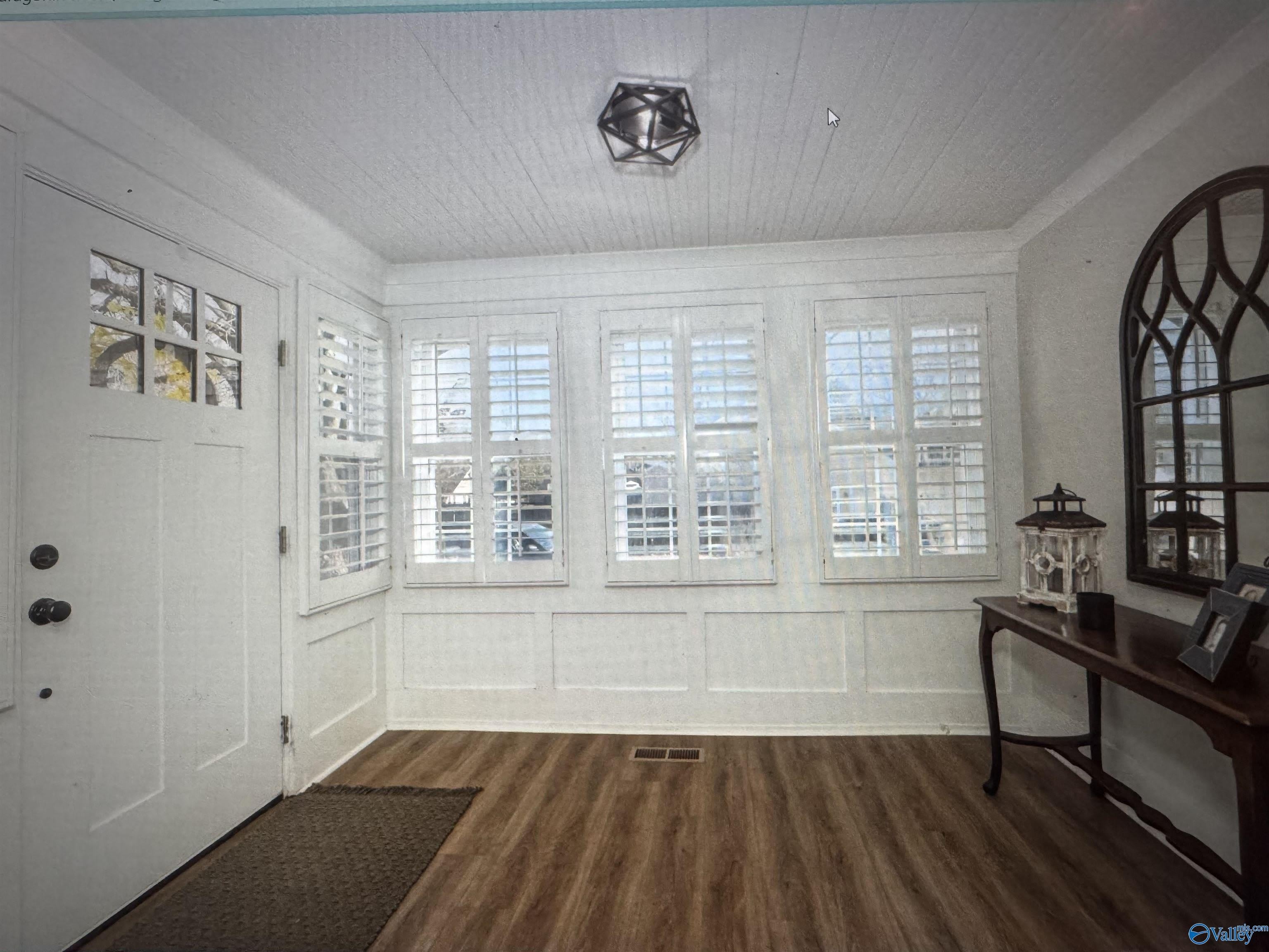 208 Surrey Road – photo 5