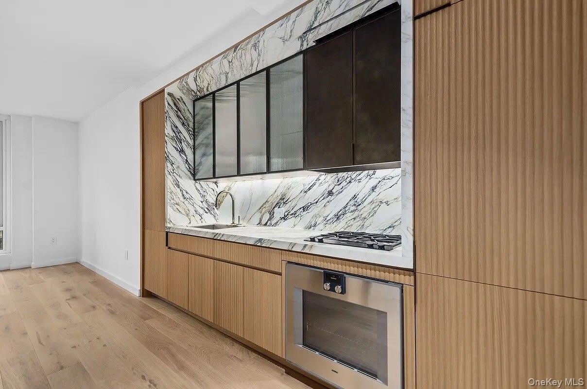 135 E 47TH Street – photo 1