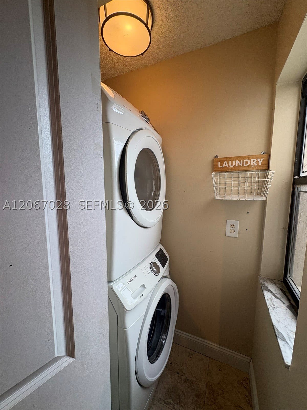 233 SE 11th Ave – photo 2