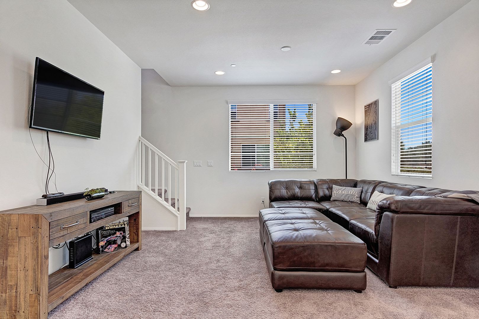 Lux Townhome 4 Bed 3 Bath 2 Car Garage In Spanish Walk – photo 3
