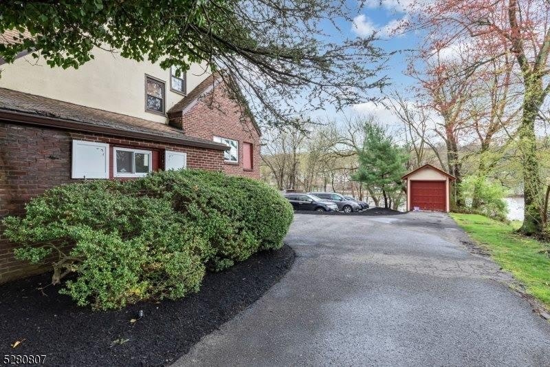 153 Stirling Rd – photo 5