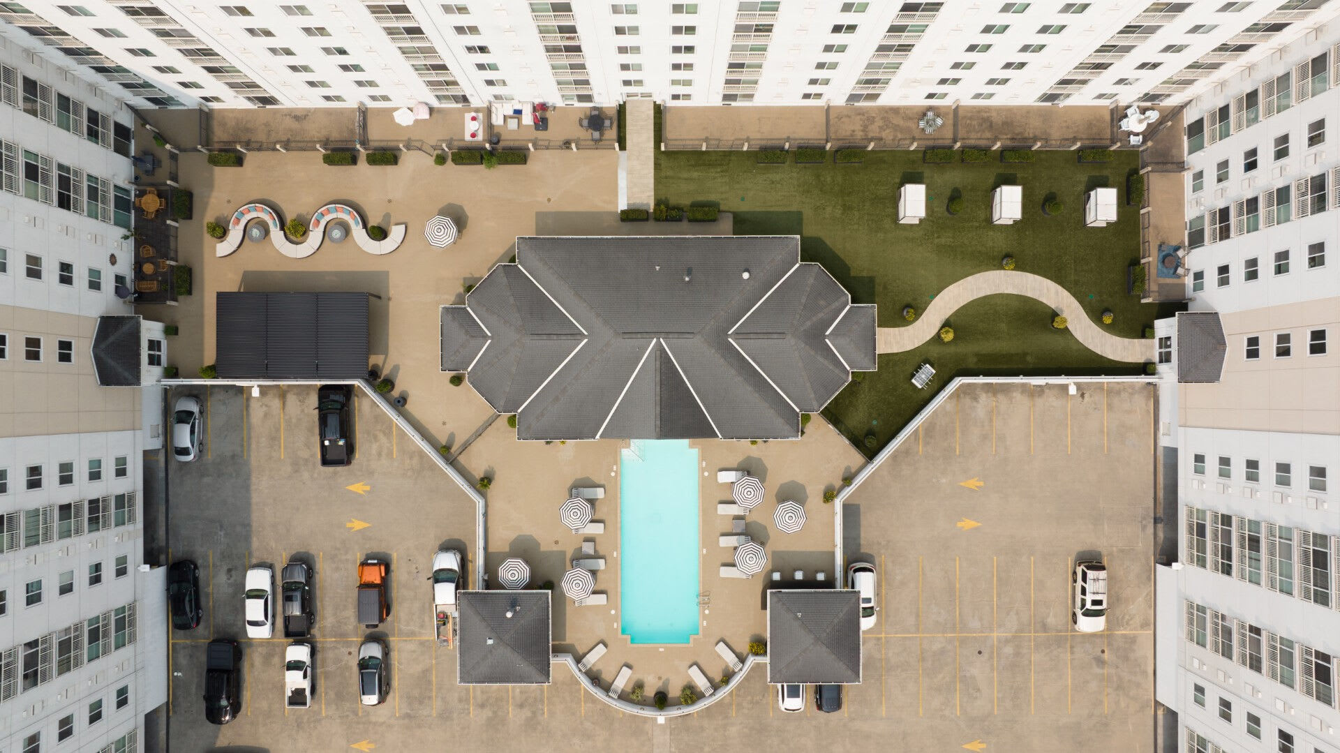 The Cosmopolitan Apartments – photo 3