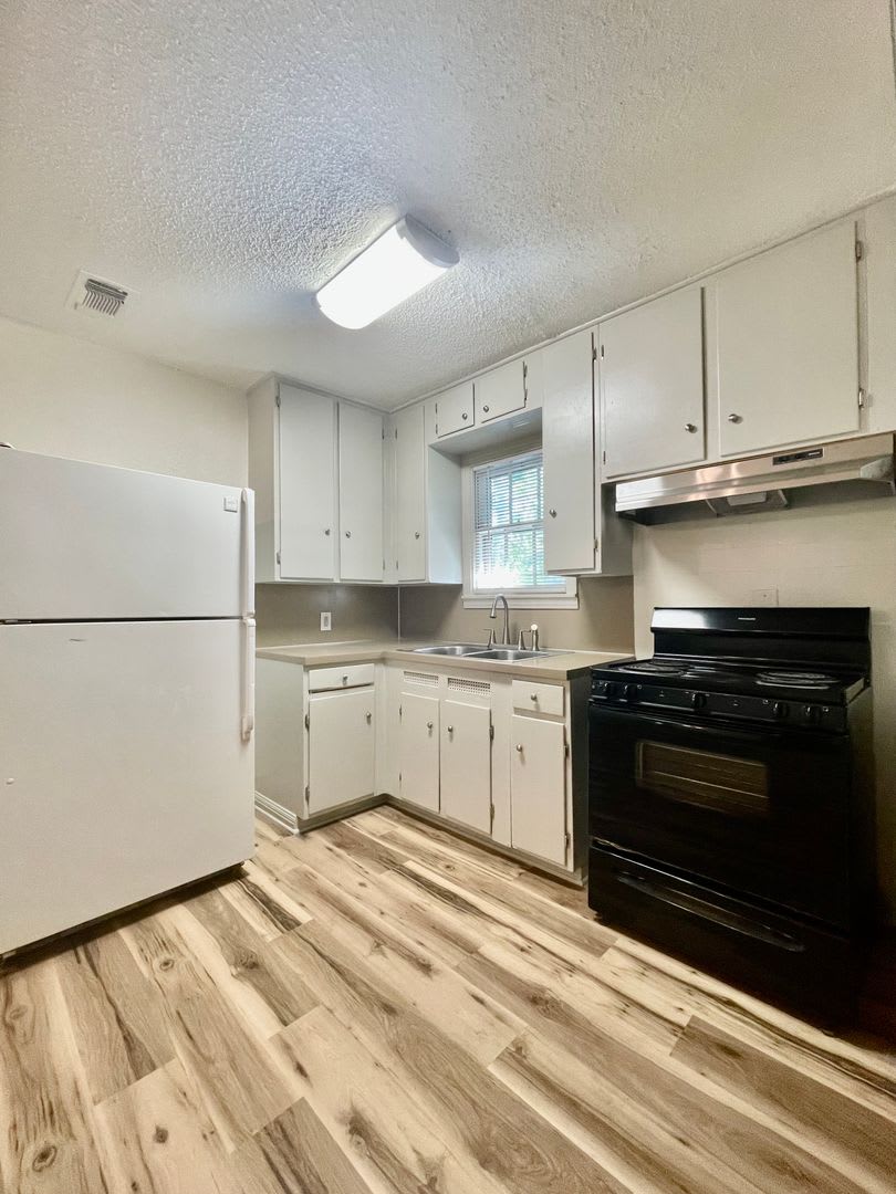 Centrally Located & Fully Updated – photo 4
