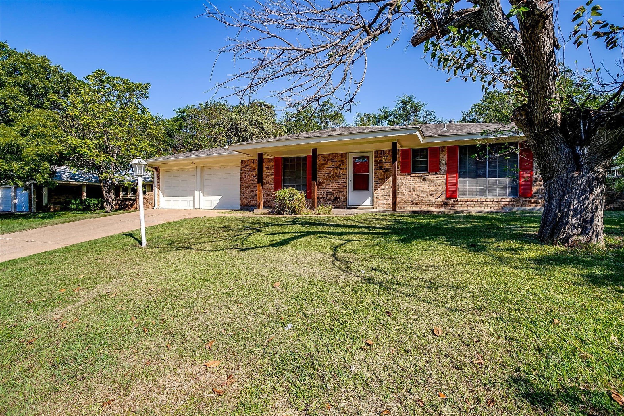 1104 Julie Street – photo 3