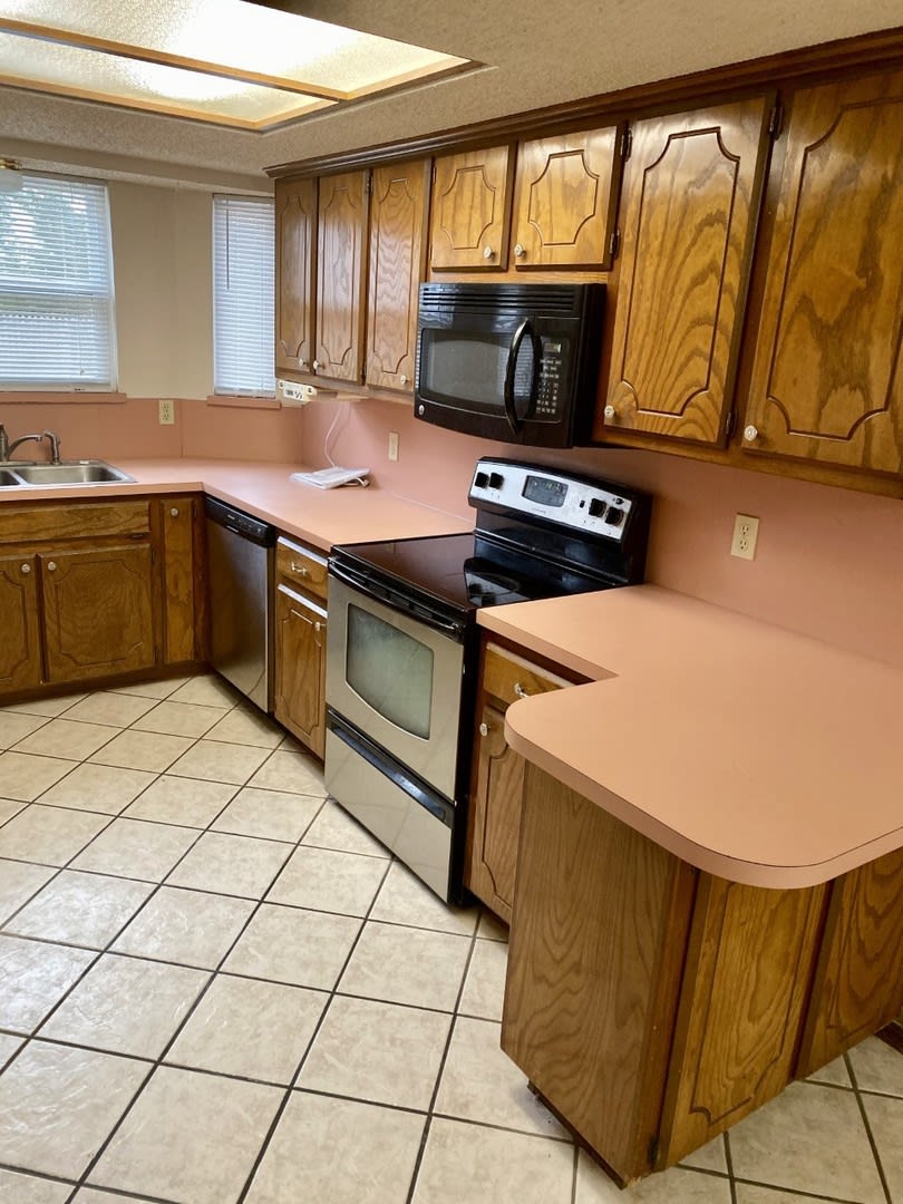 Storm Shelter 3 Bed 2 Bath 2 Car Garage Home For Rent In Edmond Near 15Th And Santa Fe Dead End Quiet Street – photo 2