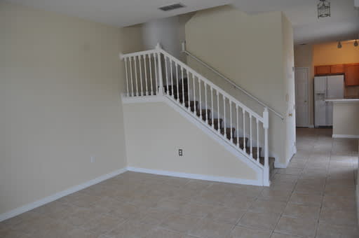 Beautiful 3 Bedroom Townhome In The Heart Of Avalon Park – photo 3