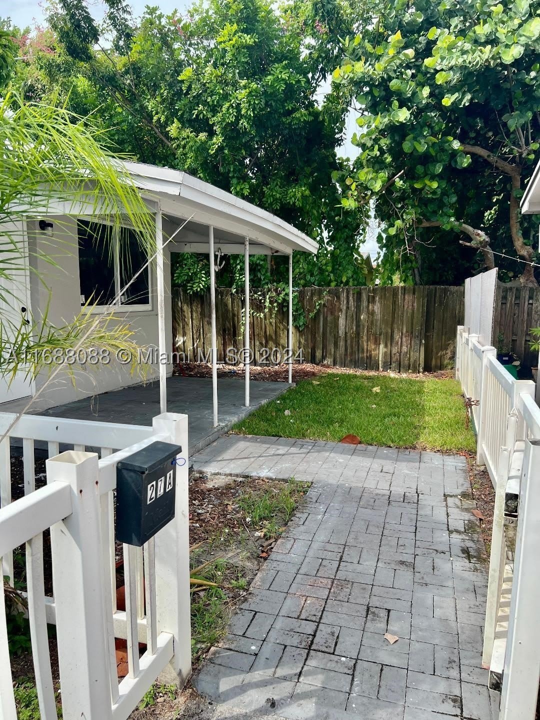 2419 Lincoln St – photo 1