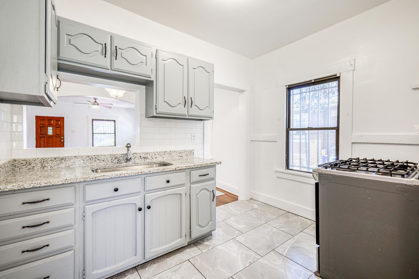 Beautiful Completely Remodeled 2 Bedrooms 1 Bathroom Plus A Versatile Office Study Or Small Third Bedroom Central Area – photo 4