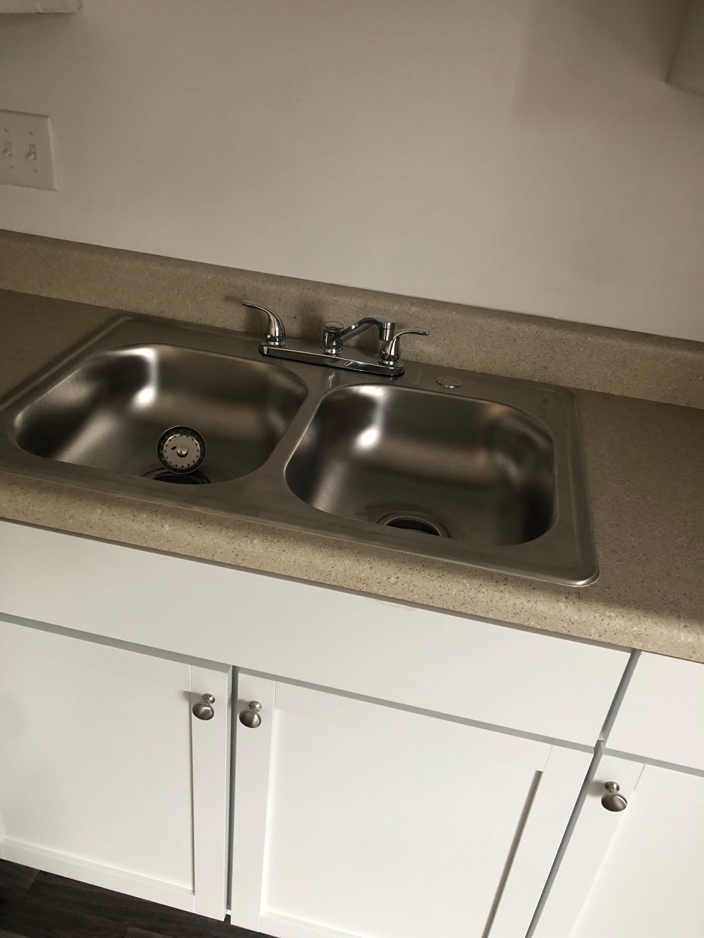 Townhouse unit in trendy Summerville – photo 5
