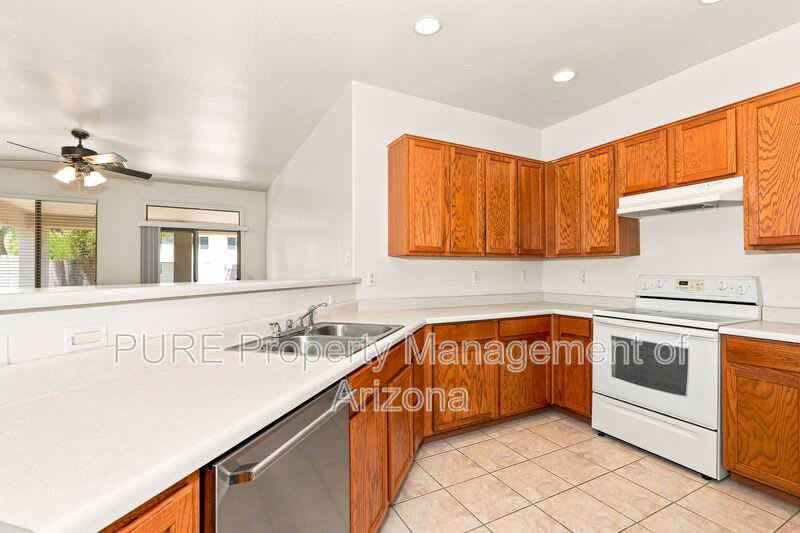 1136 E Nickleback St – photo 5