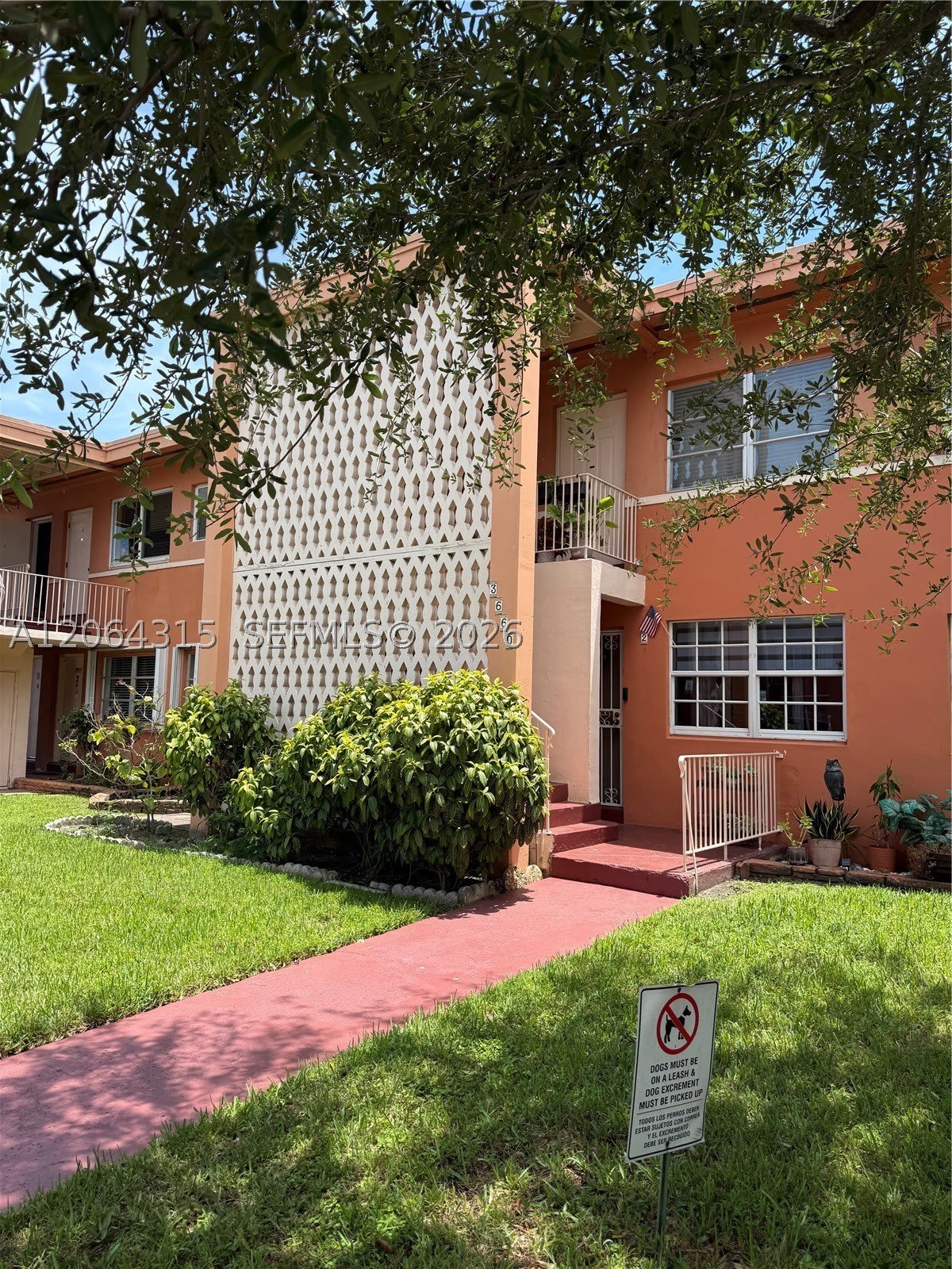 3660 SW 10th St – photo 1