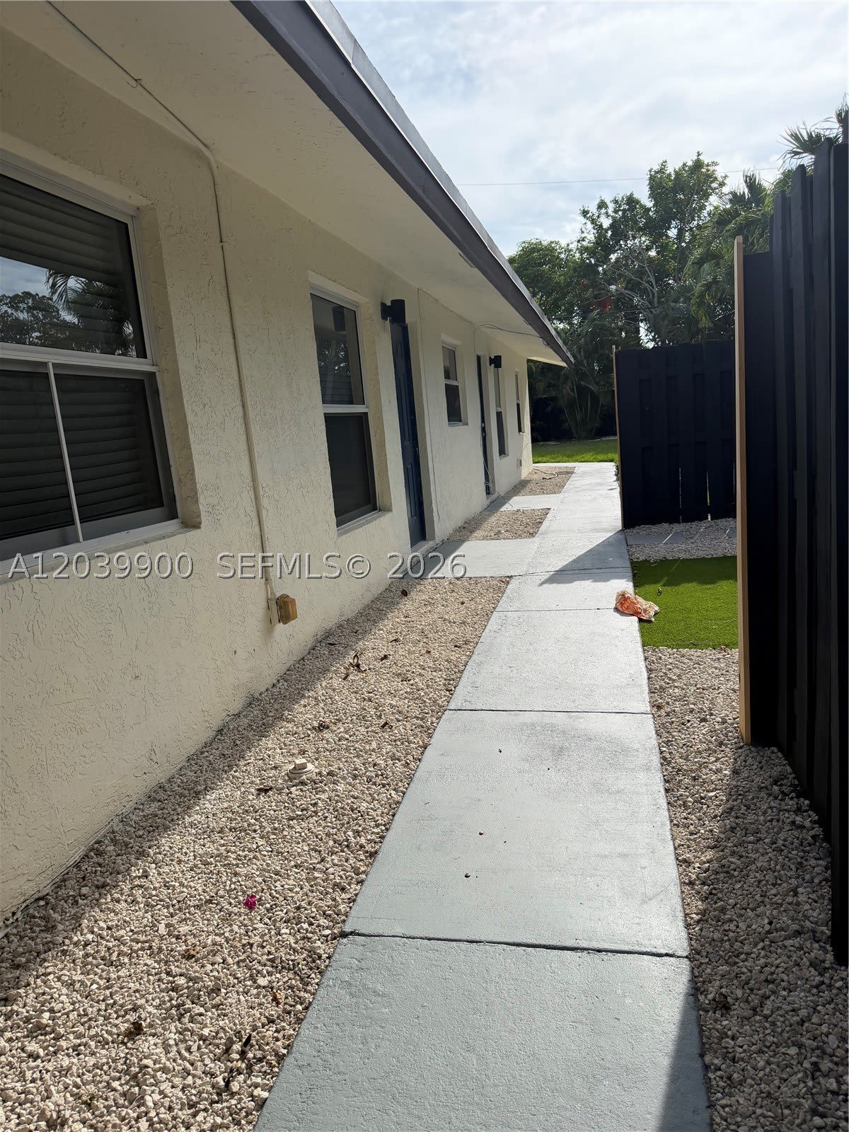 1533 NW 2nd Ave – photo 2