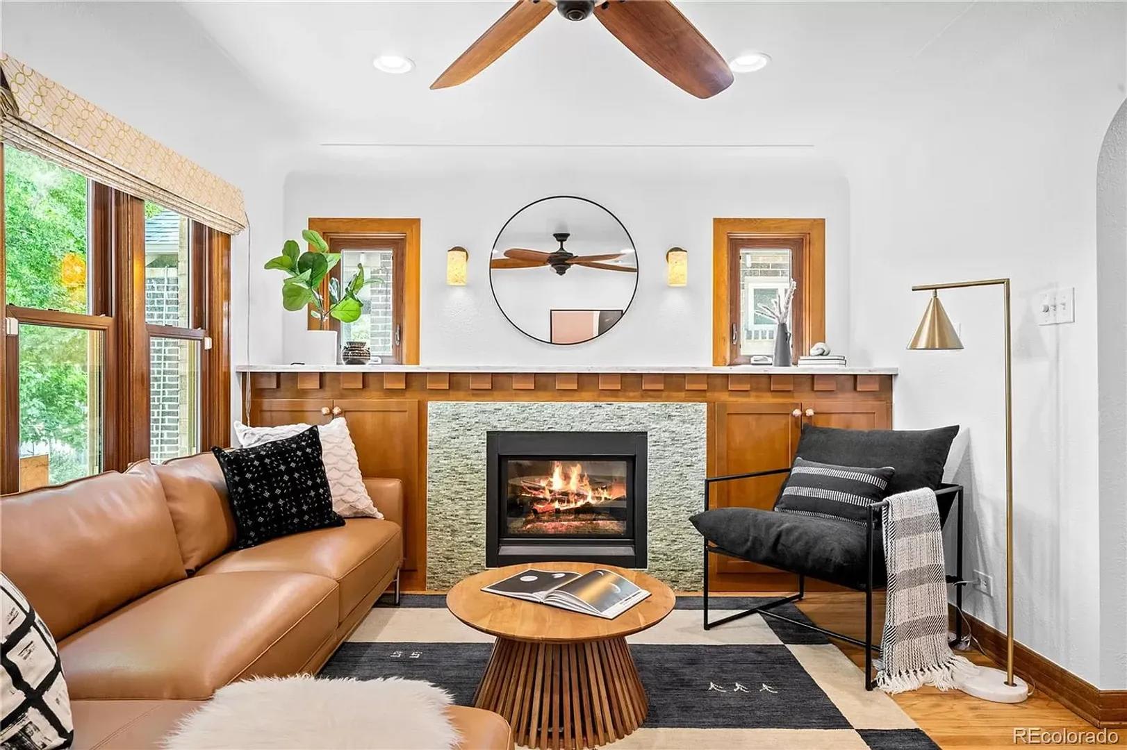 Beautifully Remodeled 3-bed / 2-bath Tudor in Prime Sunnyside Neighborhood! – photo 4