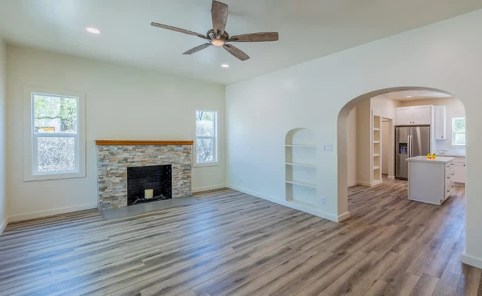 2646 East 5th Street – photo 2