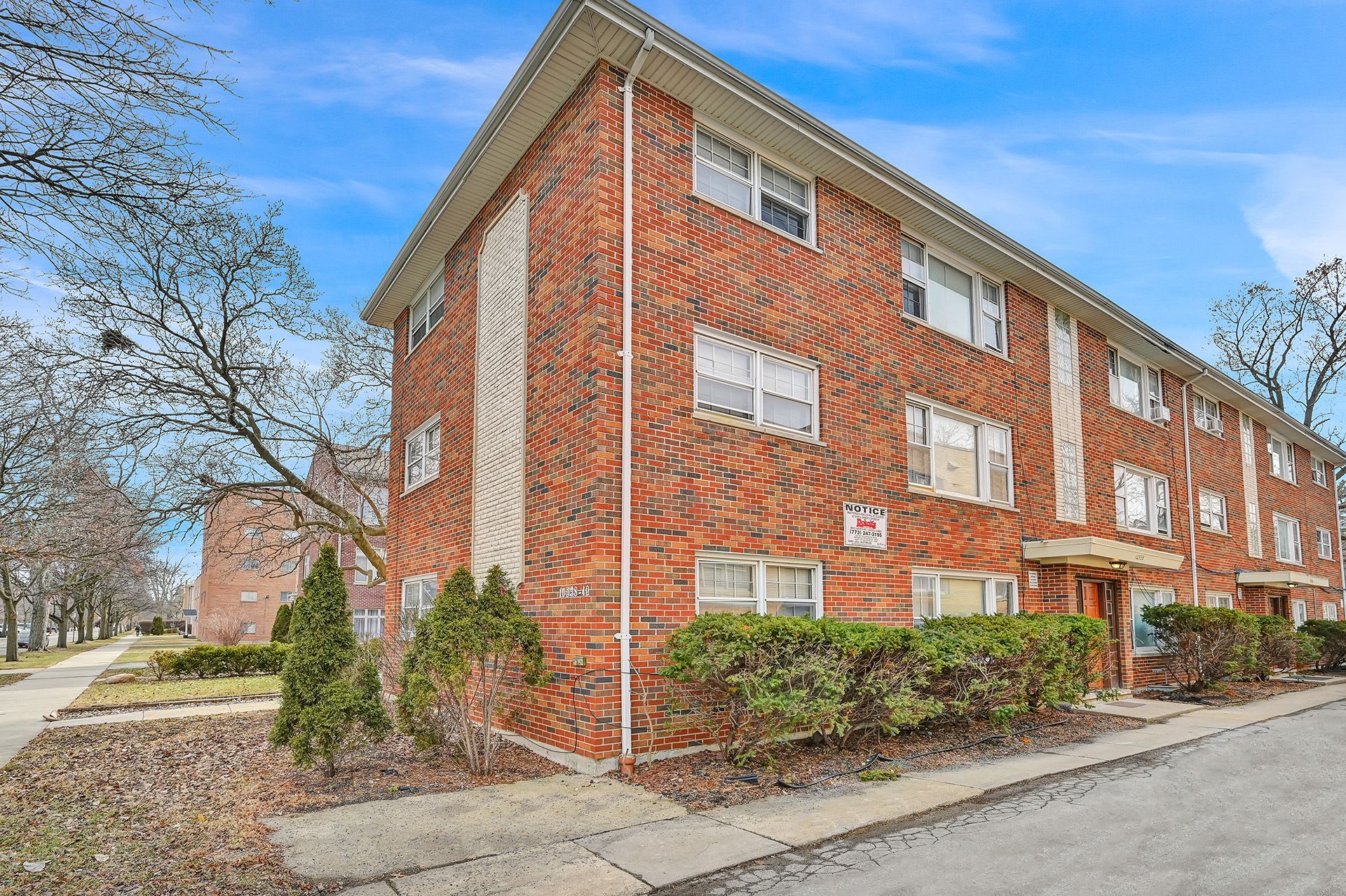 Stunning 2Bd 1Ba Unit In Chicago S Beverly Area – photo 1