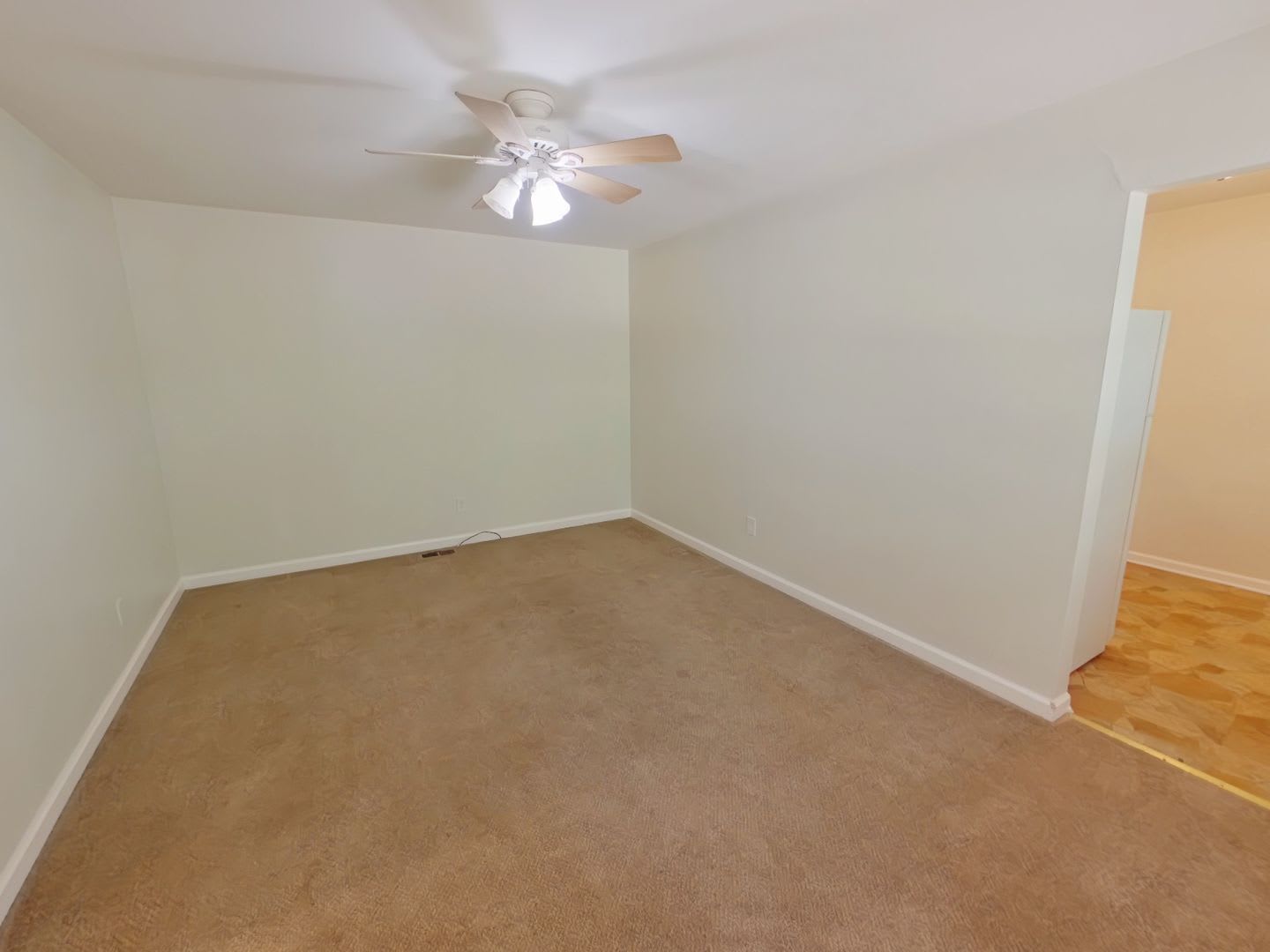 Pet-Friendly 2BR Duplex with Lawn Care Included – photo 2