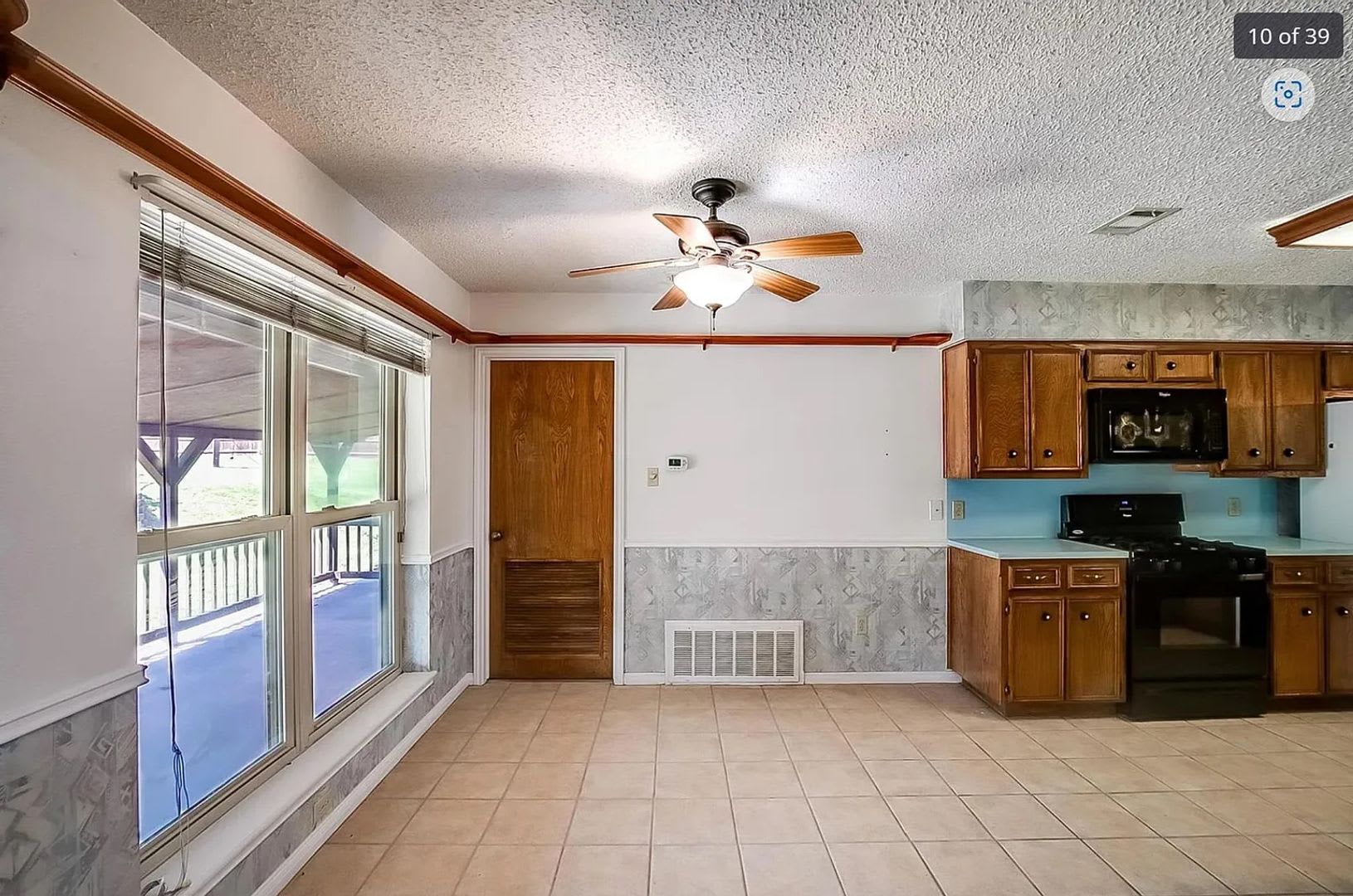 Room in 3 Bedroom Home at Magic Hill Dr – photo 5