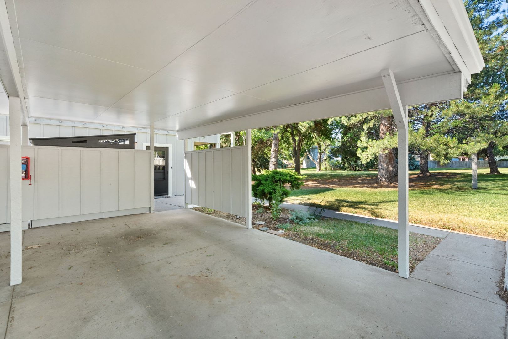 Updated 3-Bedroom End-Unit Townhome in Scotch Pines Condos – photo 3
