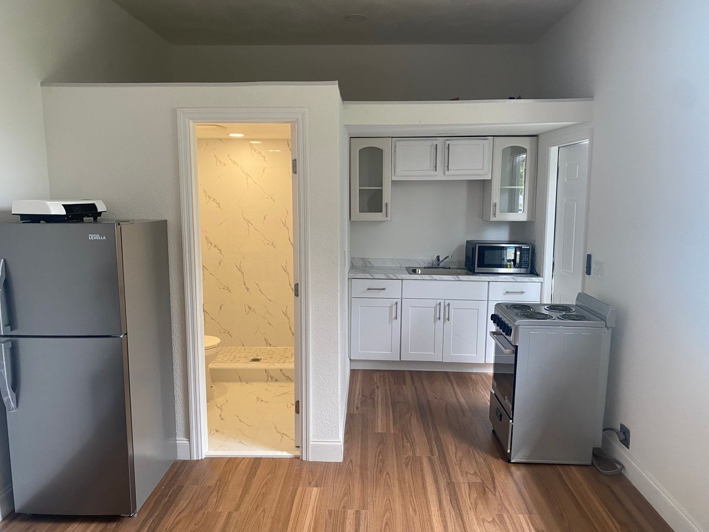 Recently Renovated Studio for One in Lantana – photo 1