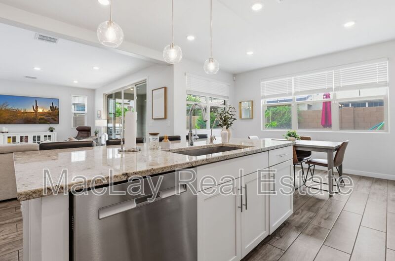1166 E Weatherby Way – photo 4