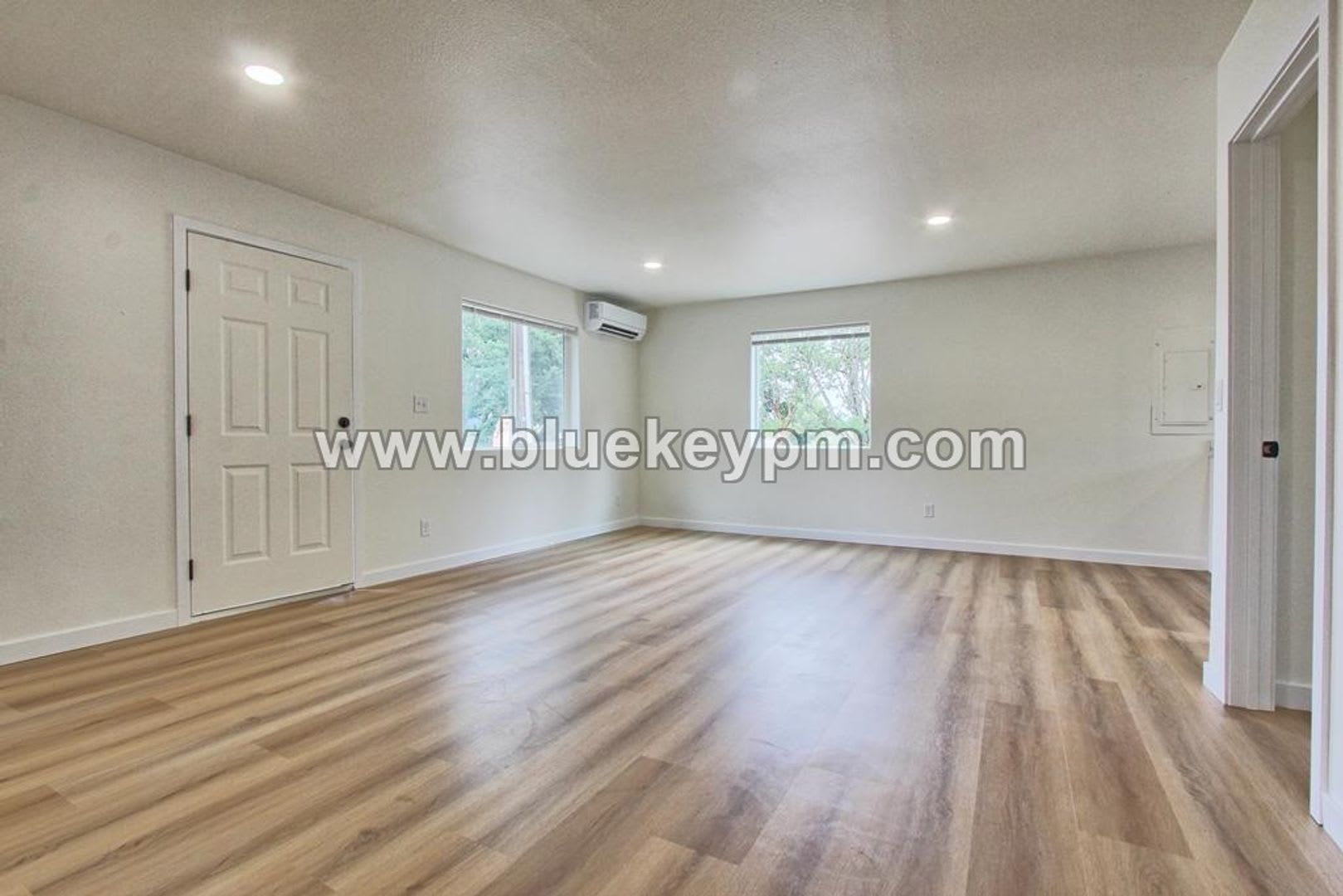 1 Bed, 1 Bath Duplex Unit on Main Street in Washougal – photo 2