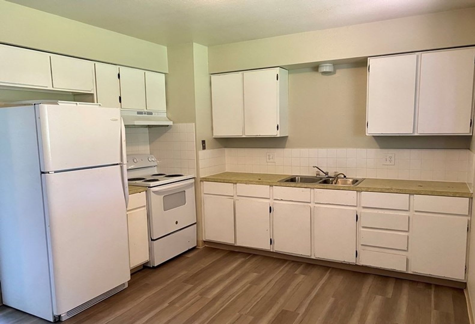 3-Bedroom Home Near Dining and Shopping – photo 4