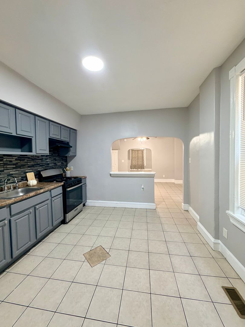 Spacious 4-Bedroom Paschall Rental with Large Backyard – photo 5