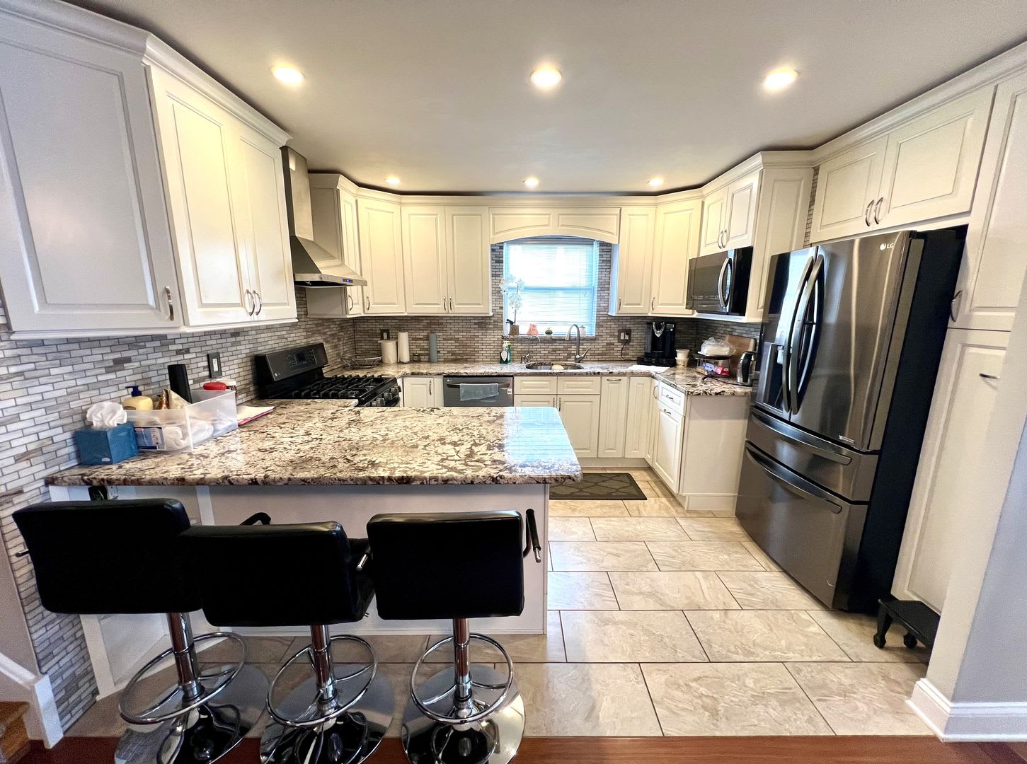 Gorgeous 4-Bedroom Townhome with One-Car Garage! Available NOW! – photo 1