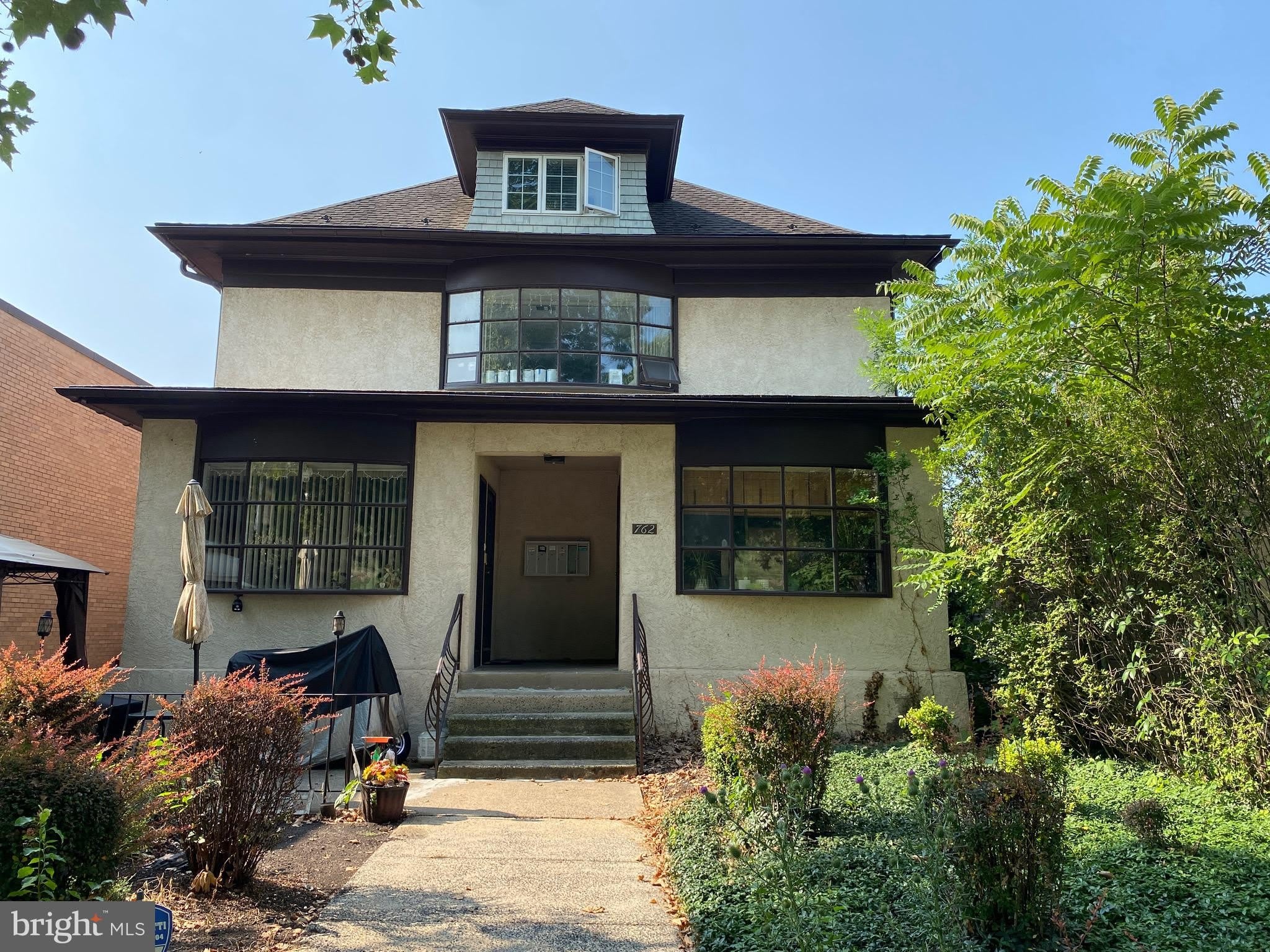 762 E HIGH Street – photo 1