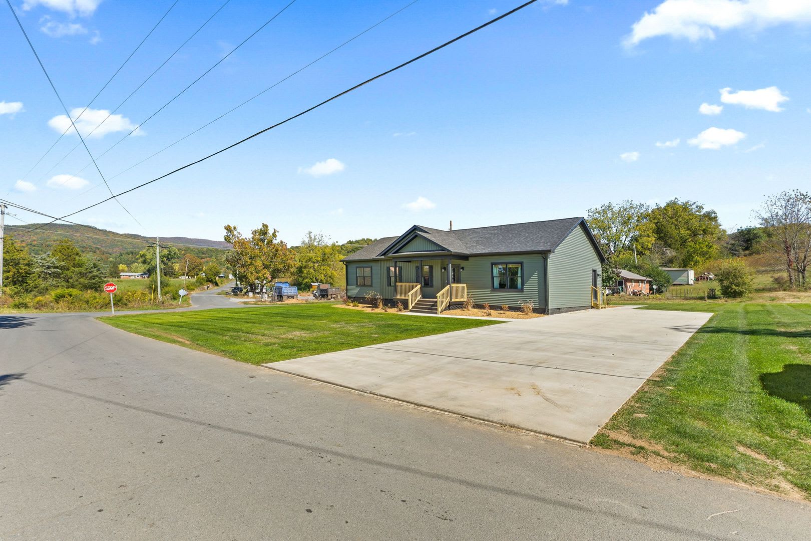 Modern Mountain Living Minutes from the Watauga River! – photo 2