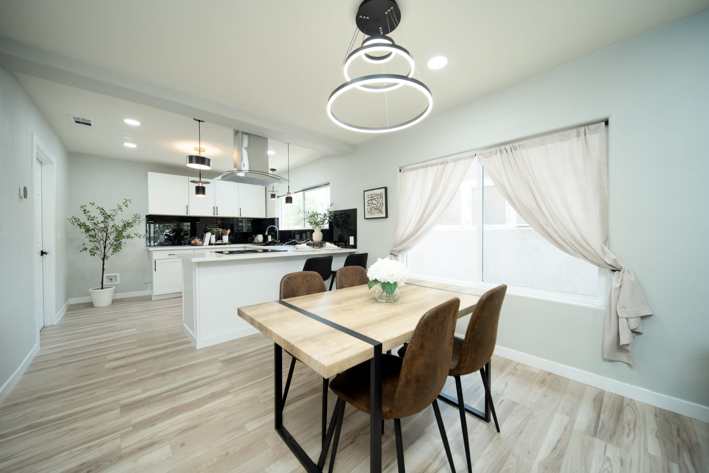 921 W 19th St – photo 3