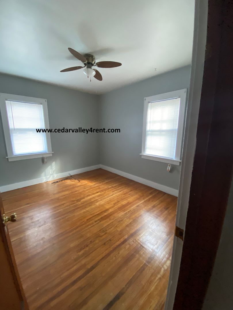 3 Bedroom 1 Bath 517 Center St Waterloo Ia – photo 4