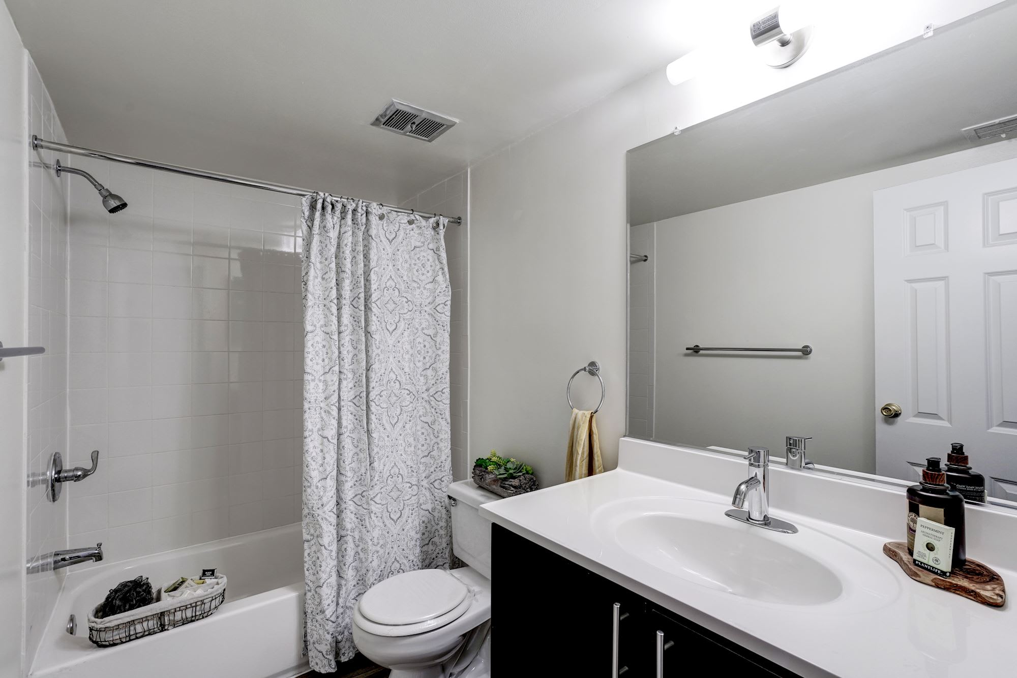 Charter Oak Apartments – photo 5